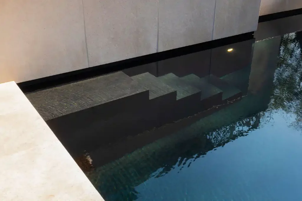 Treppe Infinity Pool modern